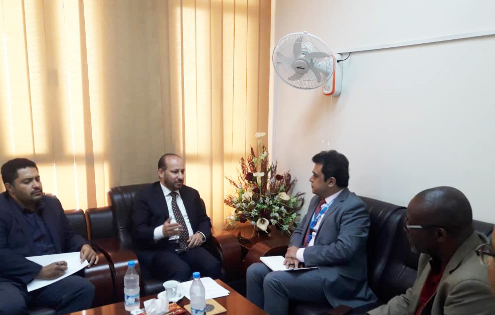 وزير التخطيط يلتقي في عدن مدير المفوضية السامية لشؤون اللاجئين 