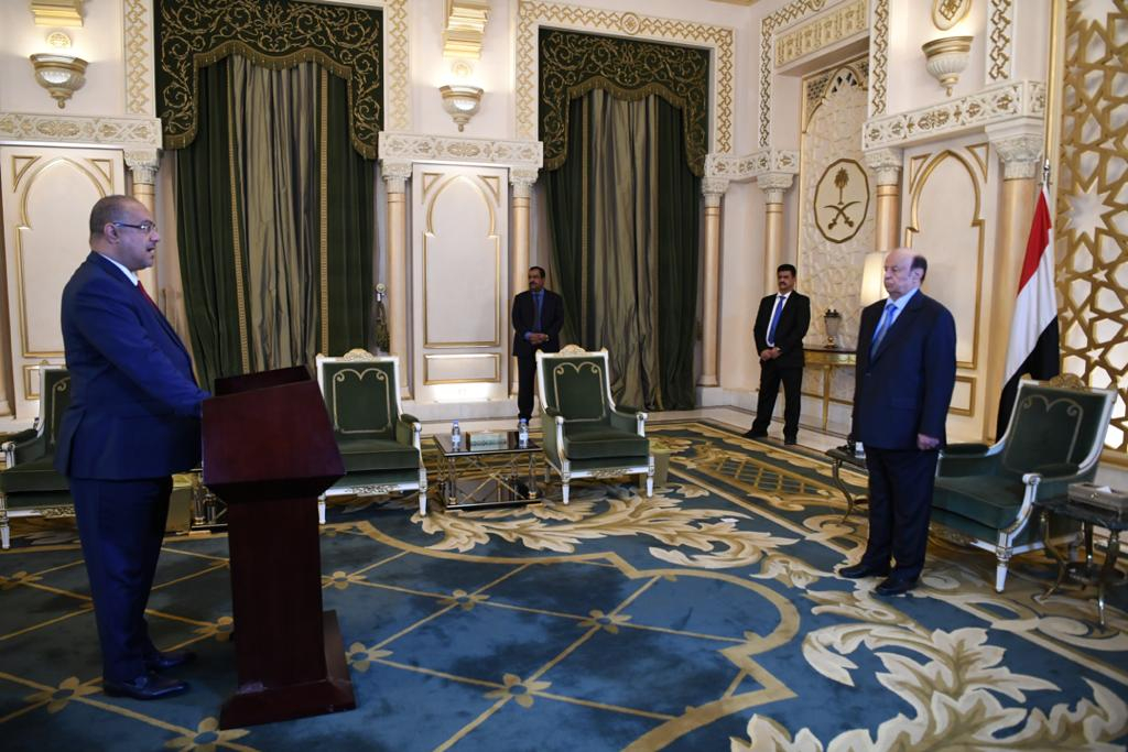  رئيس واعضاء الحكومة يؤدون اليمين الدستورية امام رئيس الجمهورية 