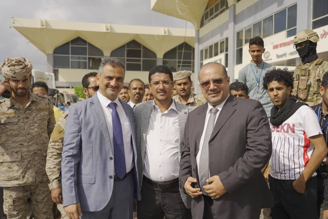 وزير التخطيط والتعاون الدولي يشارك في تدشين استئناف النشاط الملاحي بمطار عدن