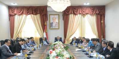  لجنة تطوير آلية التعامل مع الأزمة الإنسانية برئاسة باذيب تعقد اجتماعها الأول في عدن 