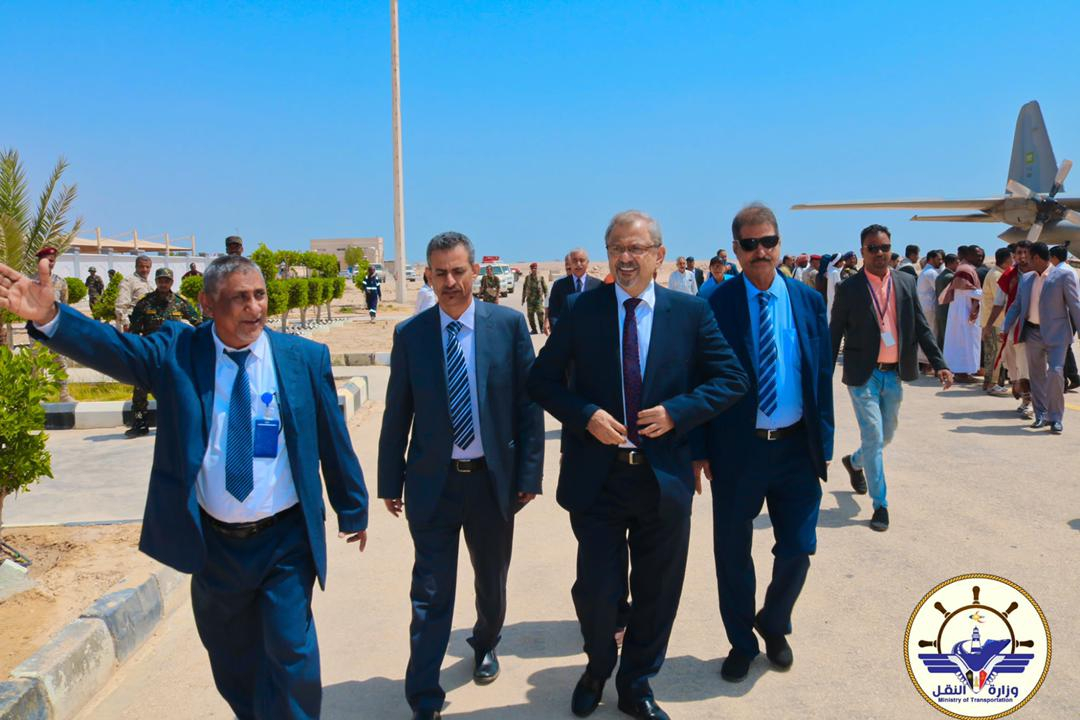 وكيل وزارة التخطيط والتعاون الدولي يشارك في افتتاح مطار الغيضة الدولي