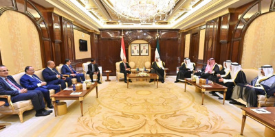  رئيس مجلس القيادة ورئيس الوزراء الكويتي يعقدان جلسة مباحثات رسمية حول مستجدات الاوضاع اليمنية وآفاق العلاقات الثنائية