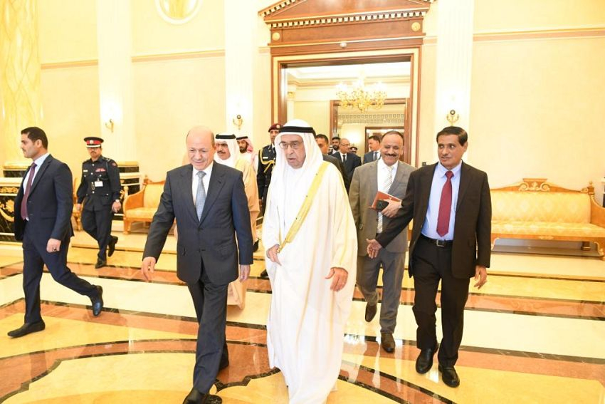  رئيس مجلس القيادة يلتقي في المنامة نائب رئيس الوزراء البحريني