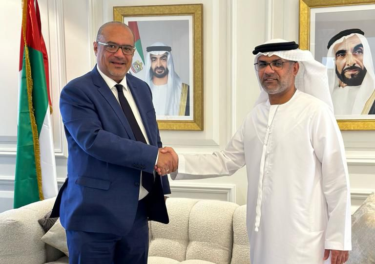  وزير التخطيط يبحث مع السفير الاماراتي تعزيز التعاون الثنائي