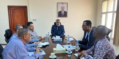  نائب وزير التخطيط يبحث مع السفيرة الفرنسية لدى اليمن أوجه الدعم الانساني والتنموي