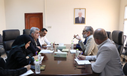 نائب وزير التخطيط يبحث مع منسق الشؤون الإنسانية للأمم المتحدة أوضاعالمياه بتعز والتحديات الغذائية