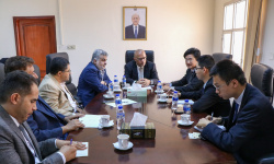 وزير التخطيط يبحث مع القائم بأعمال السفارة الصينية تعزيز التعاون والشراكة التنموية