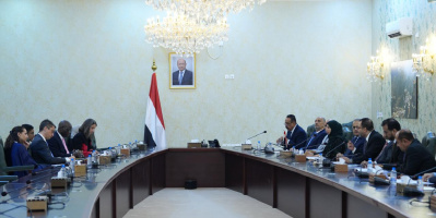 فريق حكومي يناقش مع وفد البنك الدولي تعزيز الشراكة وتوسيع الدعم الخدمي والاقتصادي والتنموي