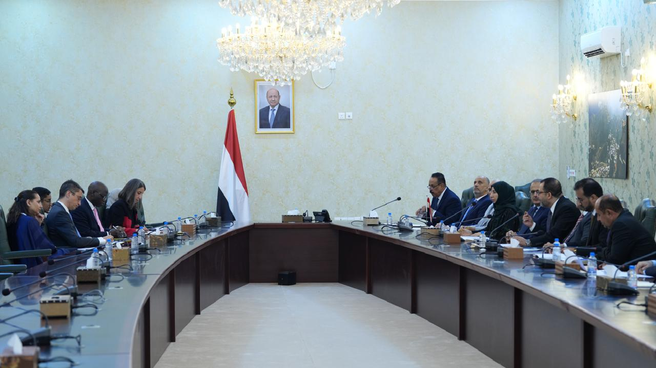 فريق حكومي يناقش مع وفد البنك الدولي تعزيز الشراكة وتوسيع الدعم الخدمي والاقتصادي والتنموي